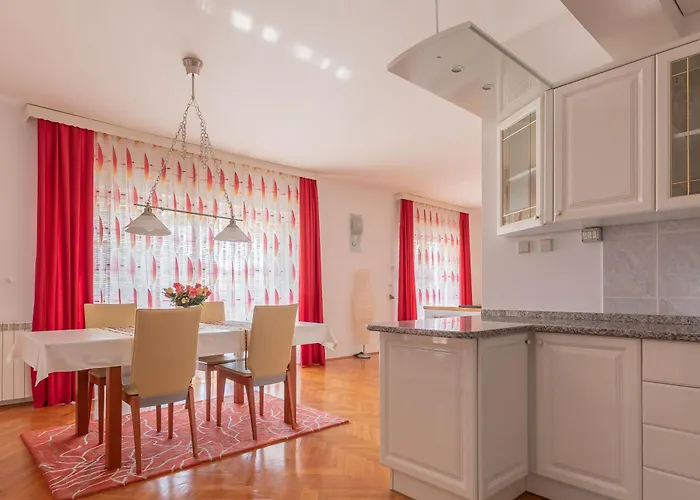 Marinko, No 3 Apartman Zára